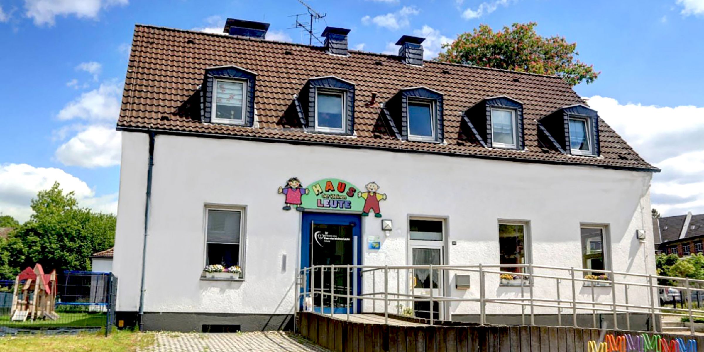 Das Gebäude der Kita Haus der kleinen Leute.