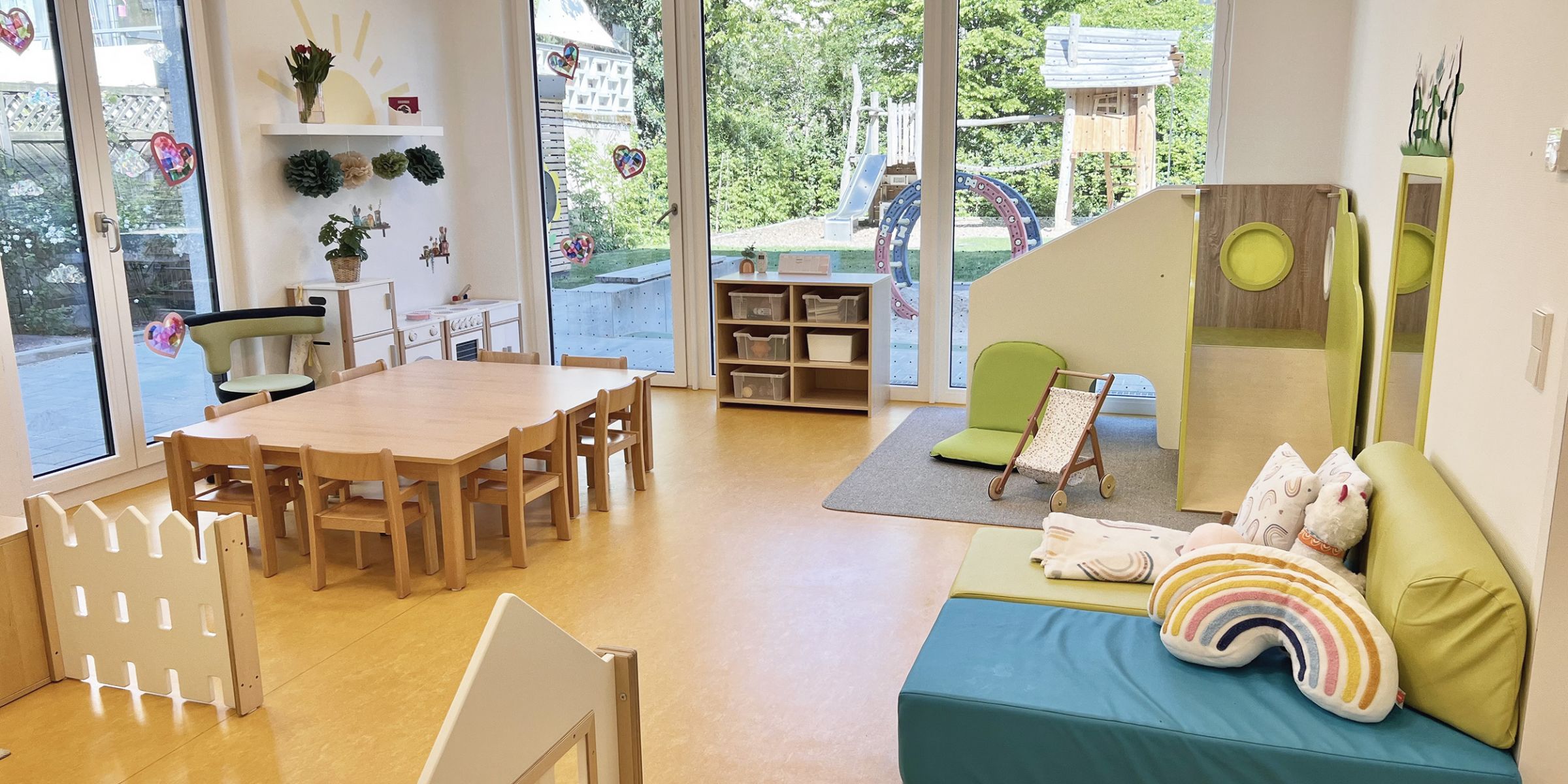 Ein einladenden Gruppenraum der Kita Kleine Raupe. 