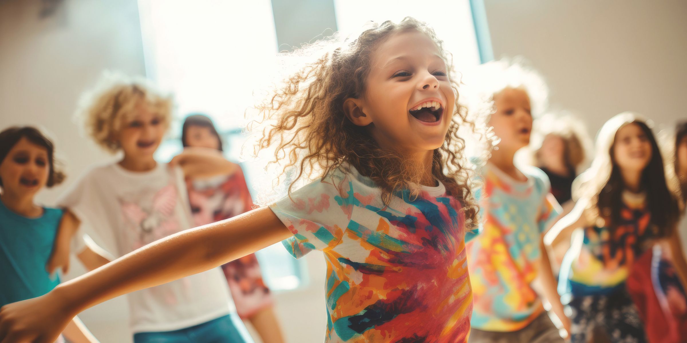 KiTas Lachende Kinder spielen zusammen