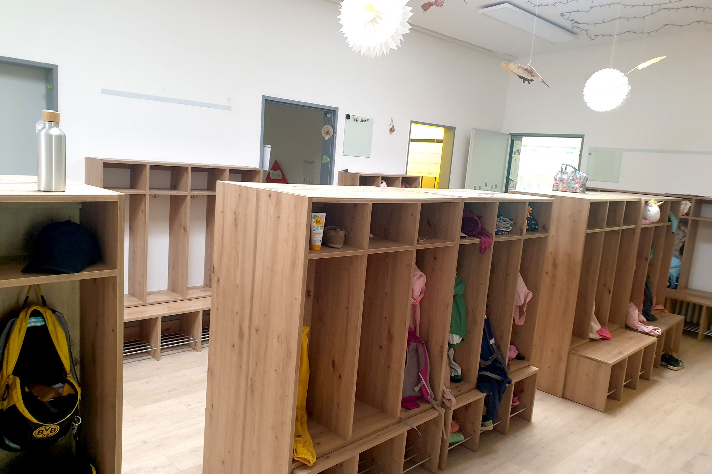 Die Garderobe der Ev. Kita Rupelrath.