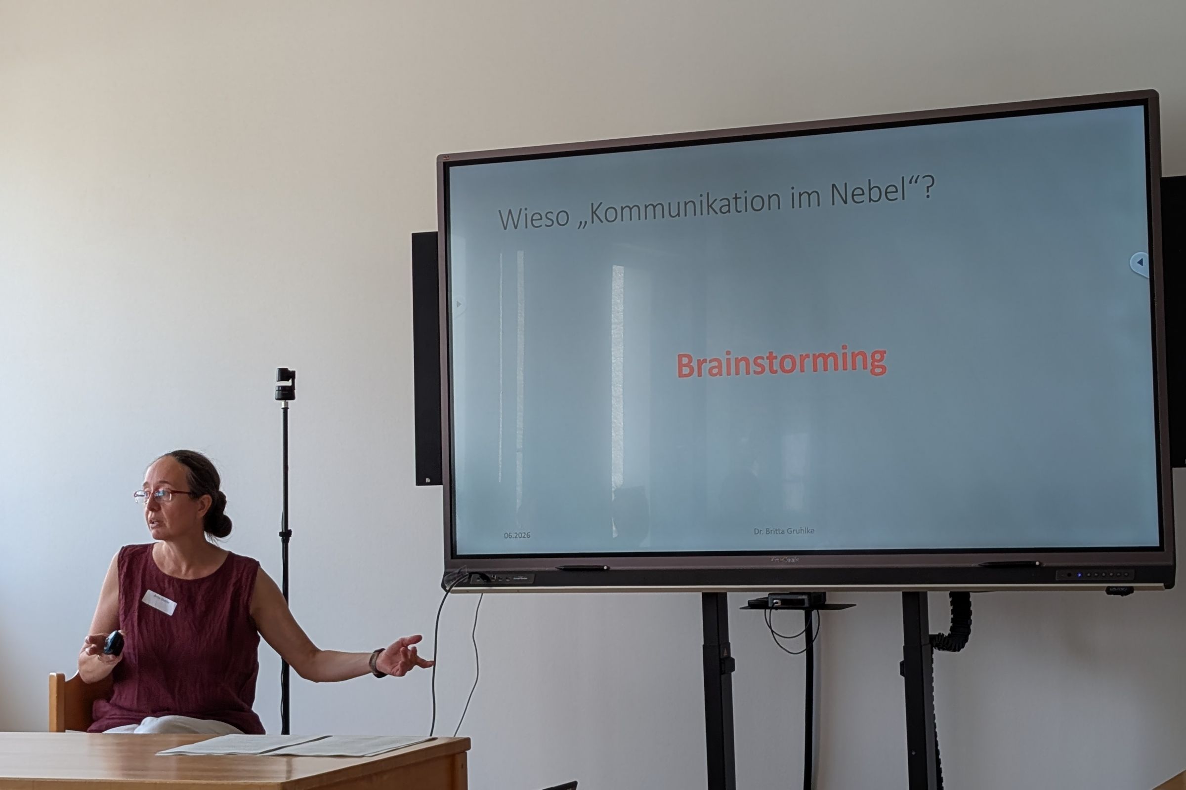 Dr. Britta Gruhlke bei ihrem Vortrag „Kommunikation im Nebel“ auf dem Fachtag Sternenkinder.