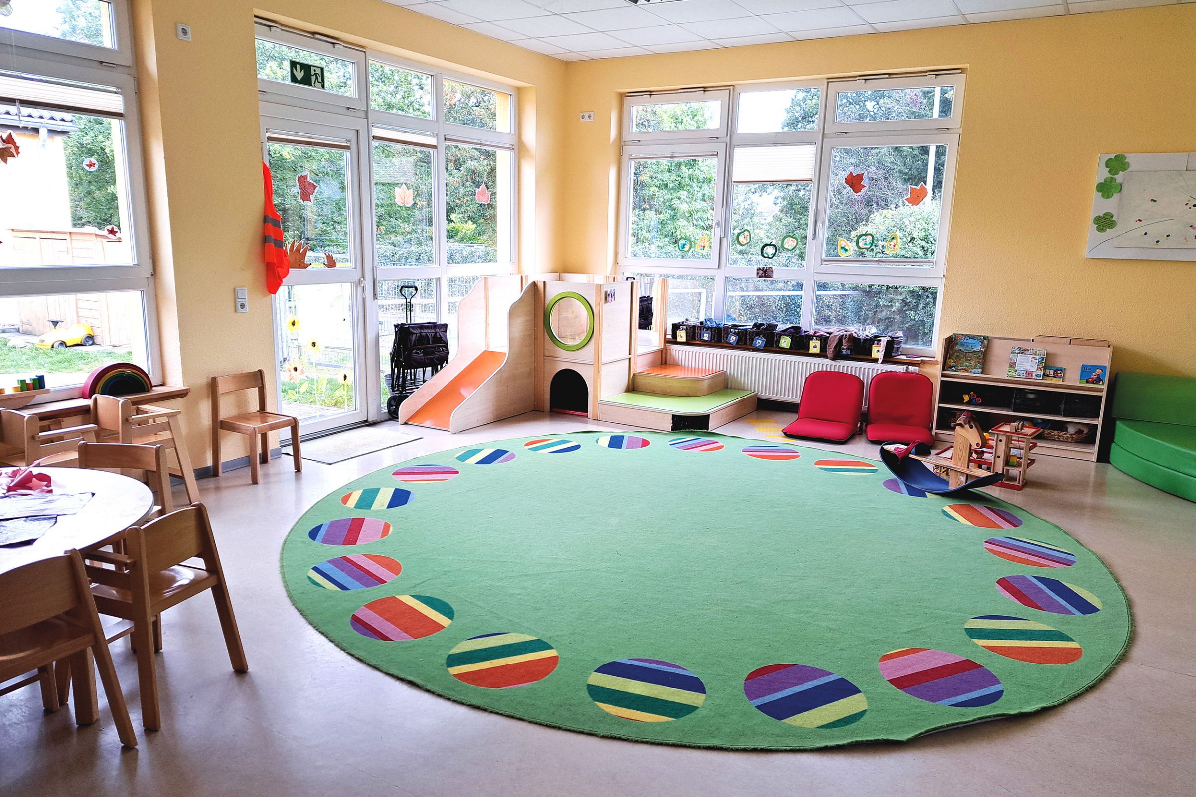 Dieses Bild zeigt einen Gruppenraum der Kita Villa Kunterbunt.