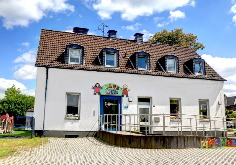 Das Gebäude der Kita Haus der kleinen Leute.